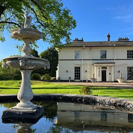 Highfield Hall モールド エクステリア 写真