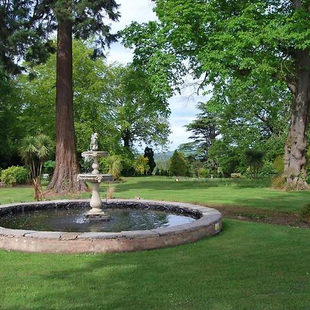 Highfield Hall モールド エクステリア 写真