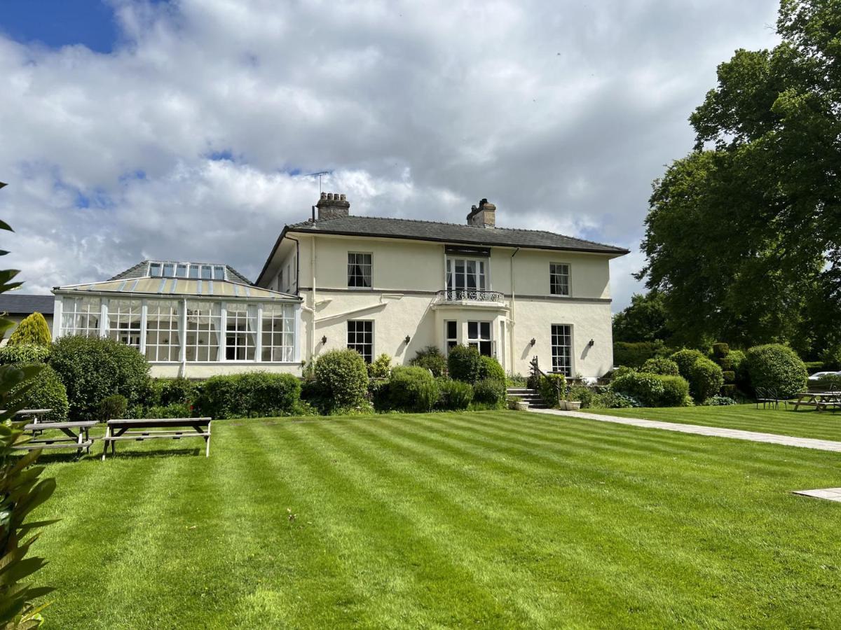Highfield Hall モールド エクステリア 写真
