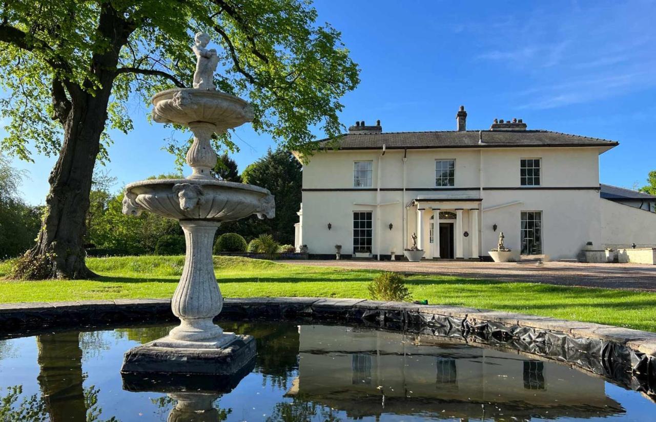Highfield Hall モールド エクステリア 写真